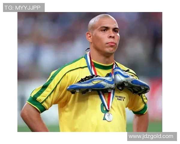 17号足球明星前锋的传奇故事与辉煌成就揭秘 17号足球明星前锋的传奇故事与辉煌成就揭秘