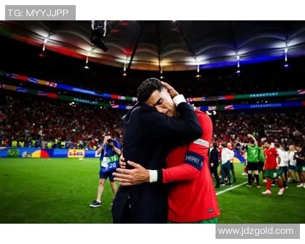 足球明星们欢聚一堂尽情滑草庆祝胜利时刻的精彩瞬间